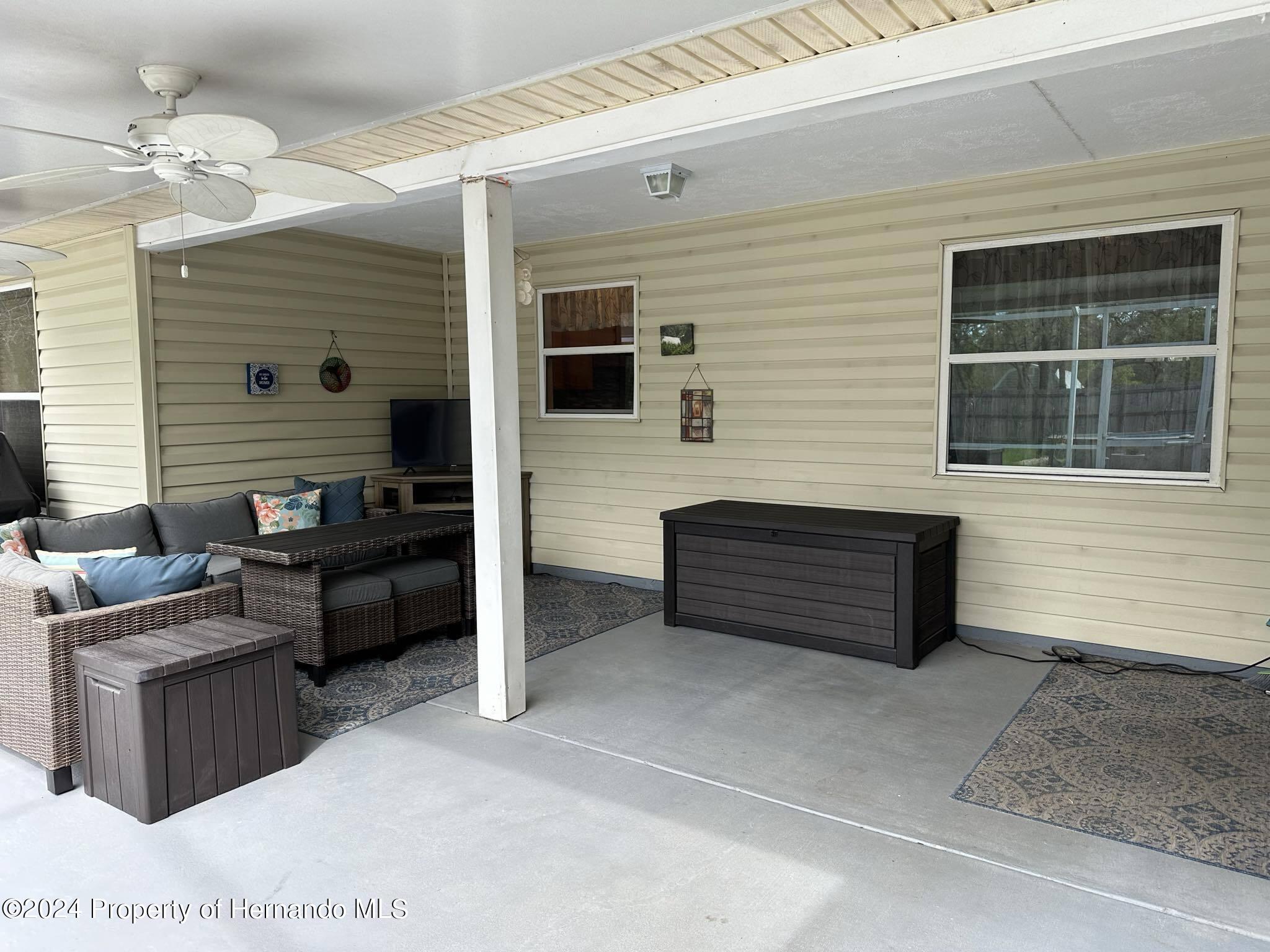 15031 Hummingbird Weeki Wachee, FL 34614 - Photo 9 of 22 Lanai 1