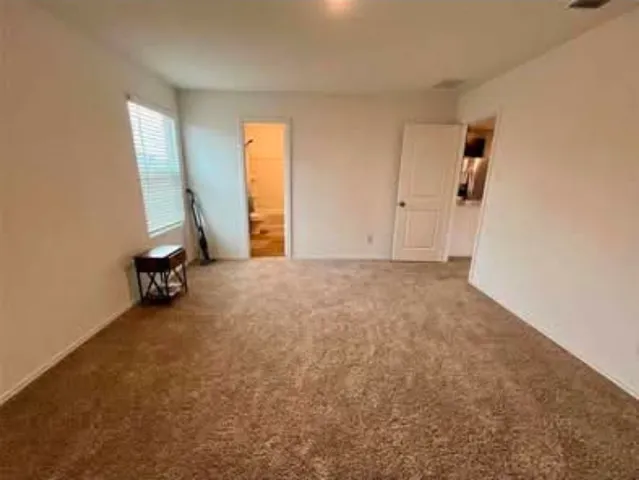 $1,600 | 420 Halfmoon Drive, Lockhart, TX 78644