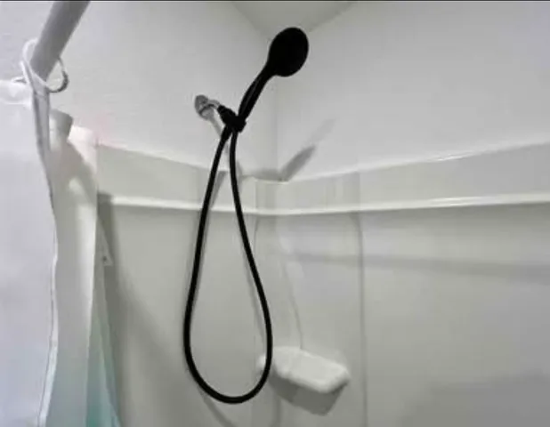 $1,600 | 420 Halfmoon Drive, Lockhart, TX 78644