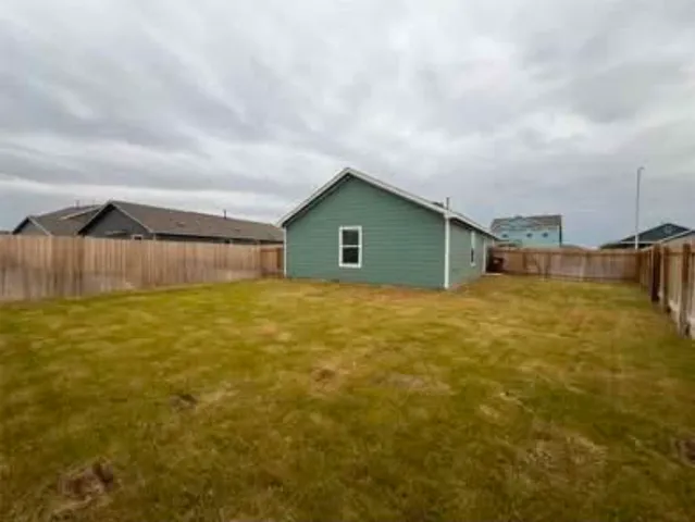 $1,600 | 420 Halfmoon Drive, Lockhart, TX 78644