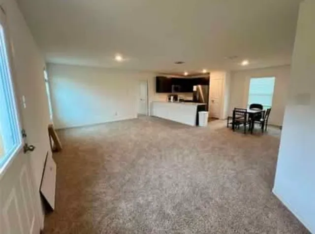 $1,600 | 420 Halfmoon Drive, Lockhart, TX 78644