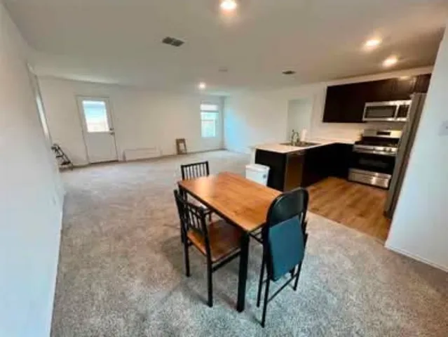 $1,600 | 420 Halfmoon Drive, Lockhart, TX 78644