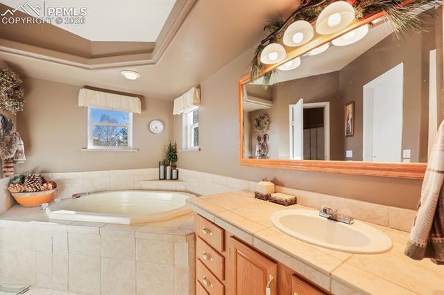 7260 Remington Road Como, CO 80432 - Photo 23 of 47 Primary 5-Piece Bath