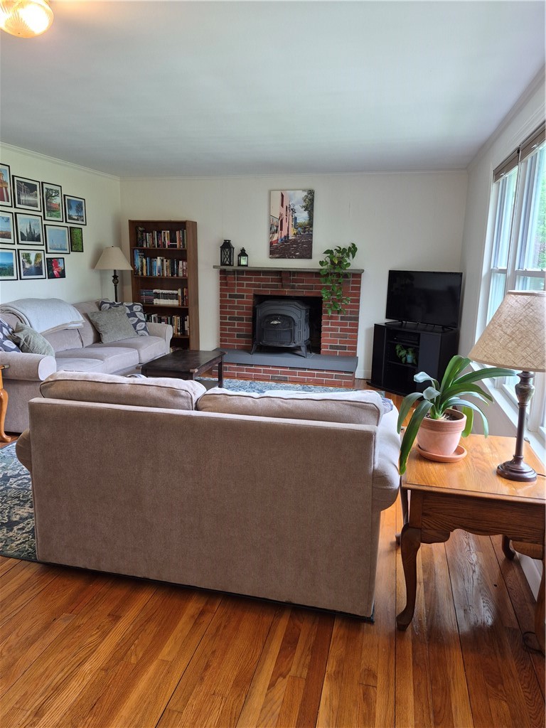345 Stone Church Road Tiverton, RI 02878 - Photo 13 of 40 Family room/dining area