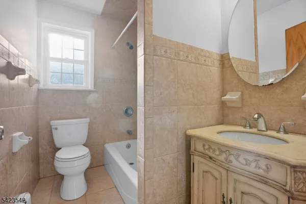 $129,900 | 145 River Drive, Unit 145, Elmwood Park, NJ 07407