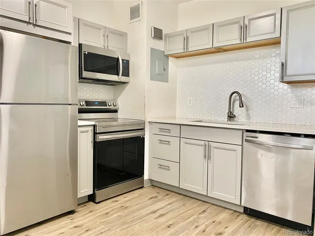 $1,395 | 1127 Clinton Street, Aurora, CO 80010