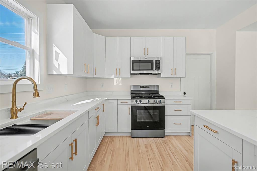 408 3rd Street Fenton, MI 48430 - Photo 11 of 69 Gallery Image 11