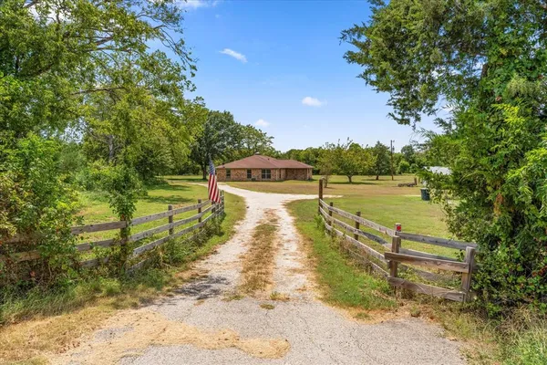 $459,900 | 2569 Farm To Market 55, Barry, TX 75102