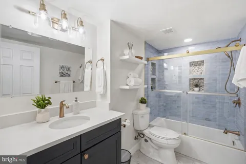 $560,000 | 610 North West Street, Unit 105, Alexandria, VA 22314