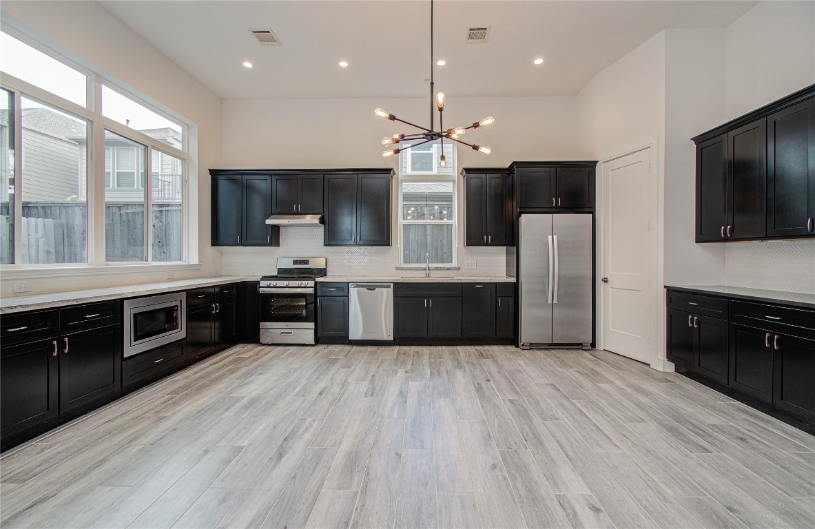 8930 Spring Knoll Forest Drive Houston, TX 77080 - Photo 13 of 37