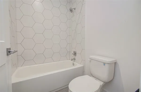 $2,300 | 8930 Spring Knoll Forest Drive, Houston, TX 77080