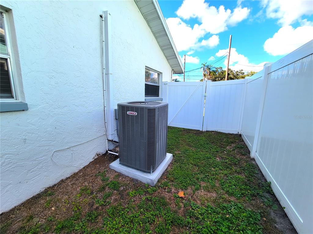 14196 Jeff Road Largo, FL 33774 - Photo 6 of 75