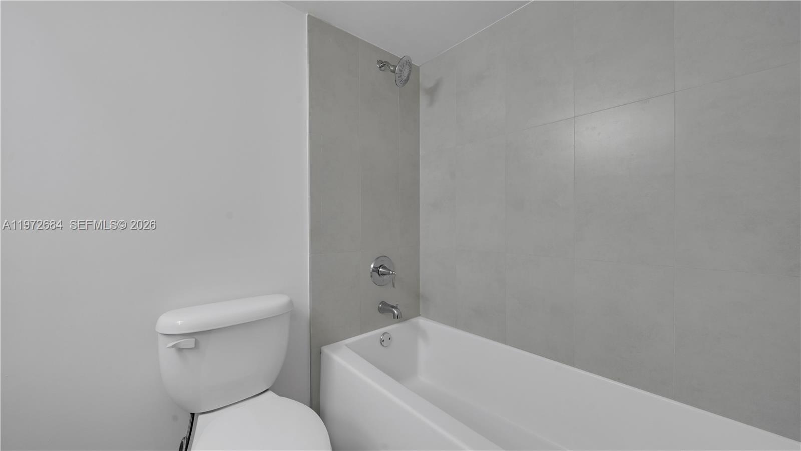 555 Northeast 34th Street, Unit 2607 Miami, FL 33137 - Photo 34 of 35 a bathroom with a toilet and bathtub