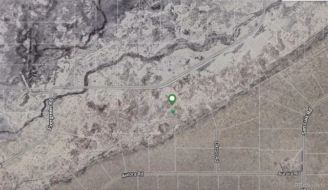 a view of roof with a yard