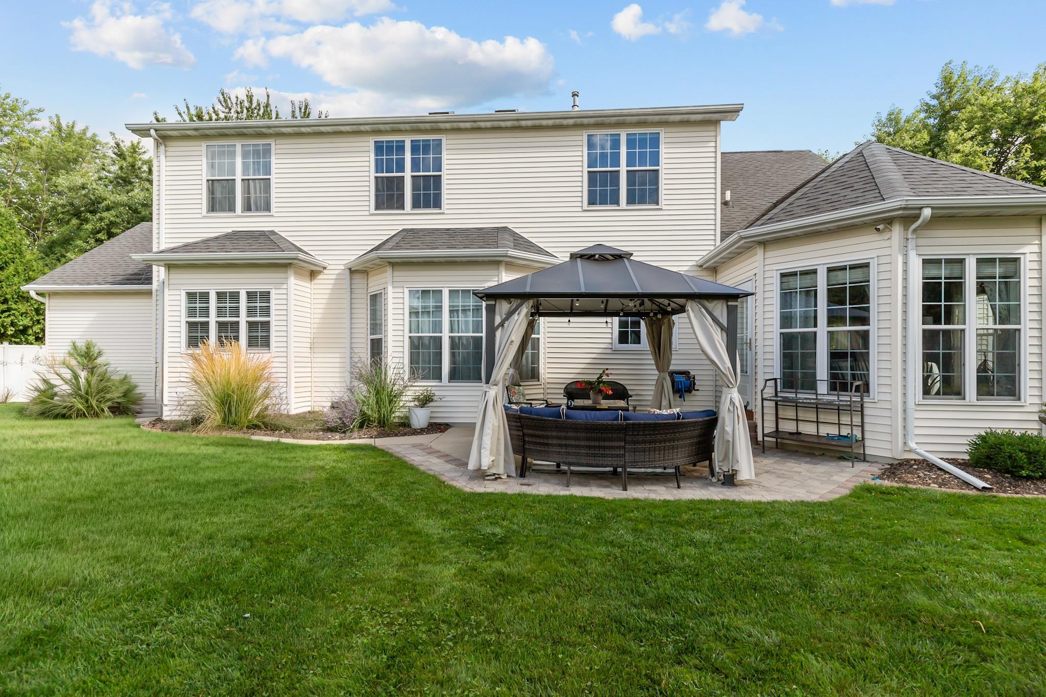 613 East Castlebury Lane Appleton, WI 54913 - Photo 2 of 57