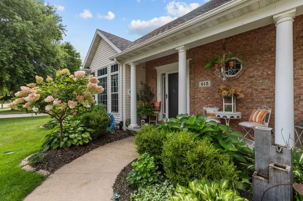 $555,000 | 613 East Castlebury Lane, Appleton, WI 54913