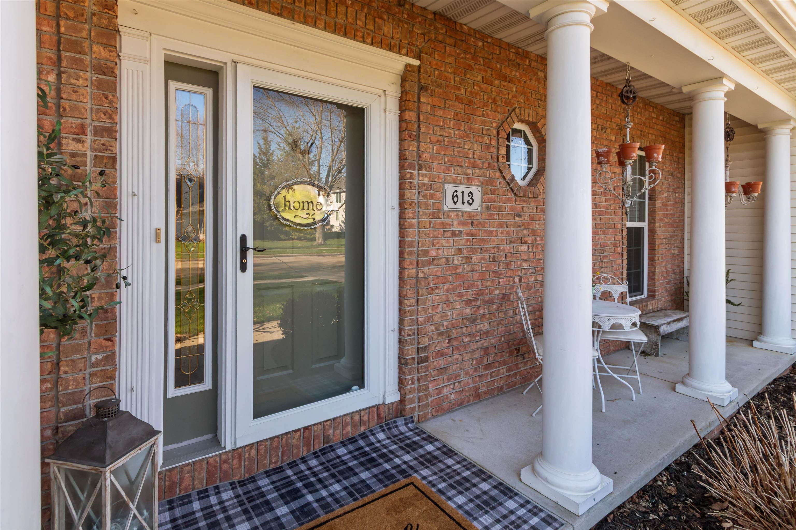 613 East Castlebury Lane Appleton, WI 54913 - Photo 4 of 57