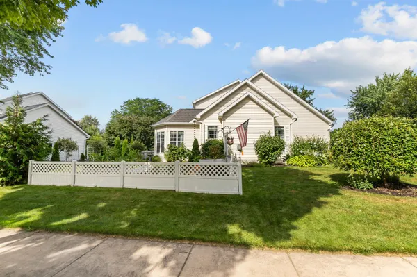 $555,000 | 613 East Castlebury Lane, Appleton, WI 54913