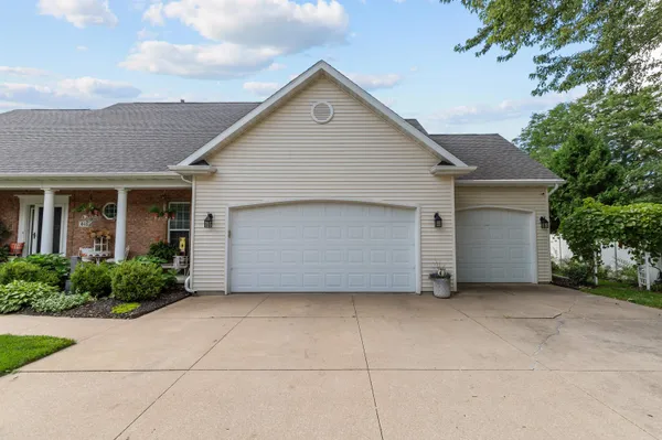 $555,000 | 613 East Castlebury Lane, Appleton, WI 54913