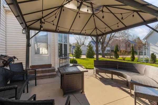 $555,000 | 613 East Castlebury Lane, Appleton, WI 54913