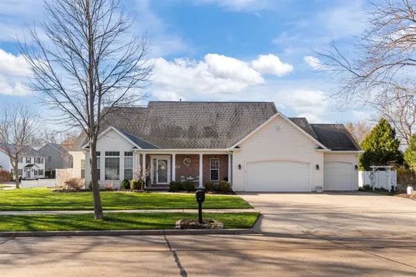 $555,000 | 613 East Castlebury Lane, Appleton, WI 54913