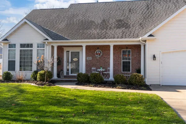 $555,000 | 613 East Castlebury Lane, Appleton, WI 54913