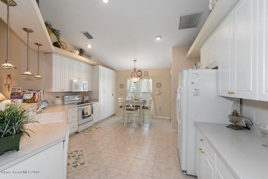 6924 Renshaw Drive Melbourne, FL 32940 - Photo 3 of 16 Kitchen