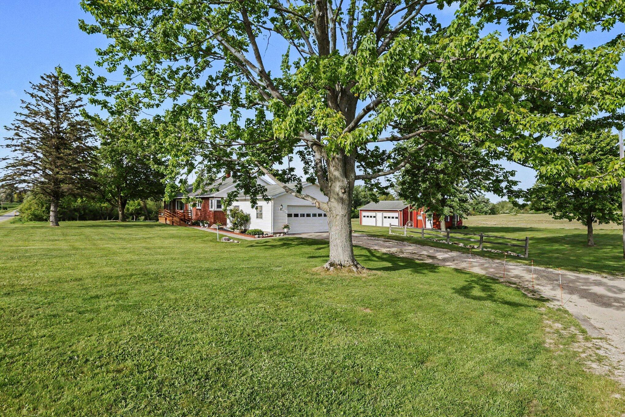 5494 Old Pipestone Road Eau Claire, MI 49111 - Photo 2 of 50 006_file_2231