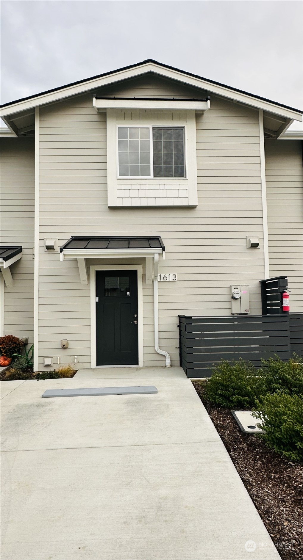 1613 Sunup Loop Bellingham, WA 98226 - Photo 4 of 13 a front view of a house with a yard