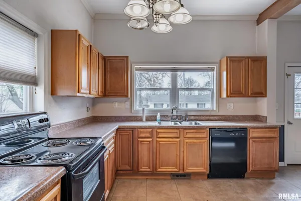 $145,000 | 1003 North Monroe Street, Marion, IL 62959