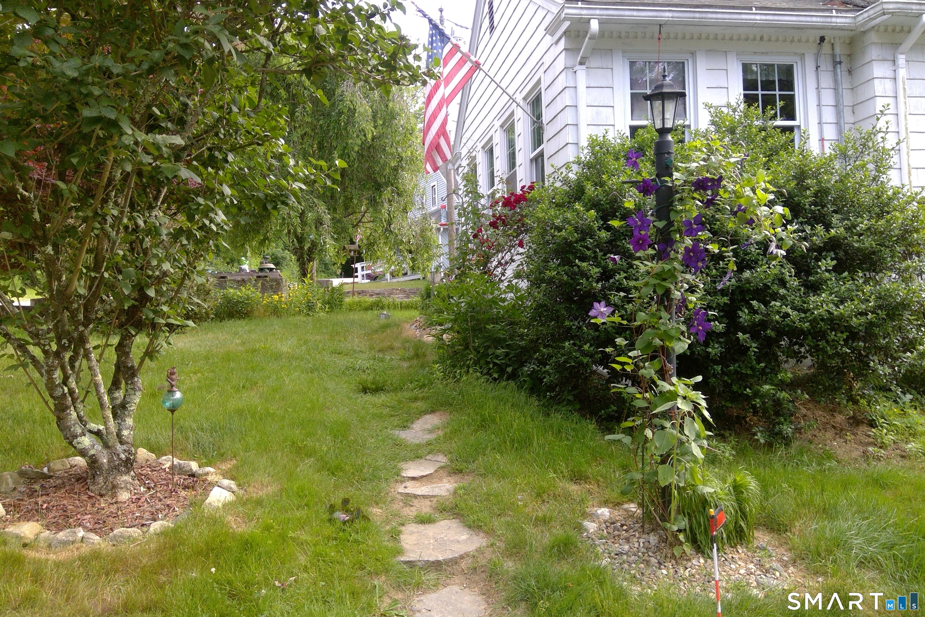 46 Station Road Windham, CT 06256 - Photo 2 of 34 Welcoming path