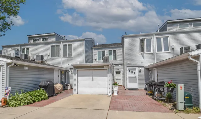 $520,000 | 61626 Colony Bay Drive, Unit 15, Cassopolis, MI 49031