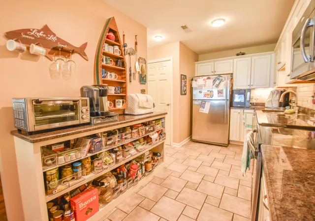 $520,000 | 61626 Colony Bay Drive, Unit 15, Cassopolis, MI 49031