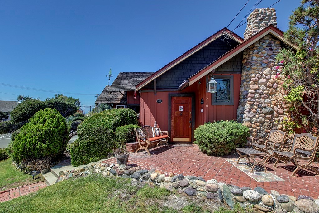 310 Hawthorne Road Laguna Beach, CA 92651 - Photo 1 of 25 a front view of a house with a yard
