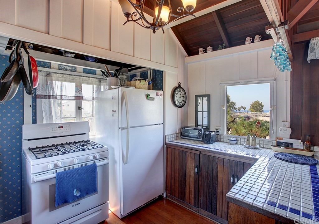 310 Hawthorne Road Laguna Beach, CA 92651 - Photo 14 of 25 a kitchen with a stove and a refrigerator
