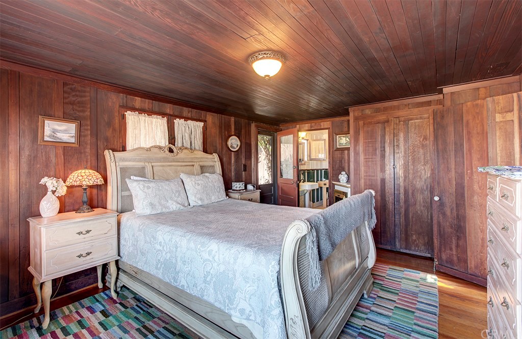 310 Hawthorne Road Laguna Beach, CA 92651 - Photo 17 of 25 a bed room with a bed and a window