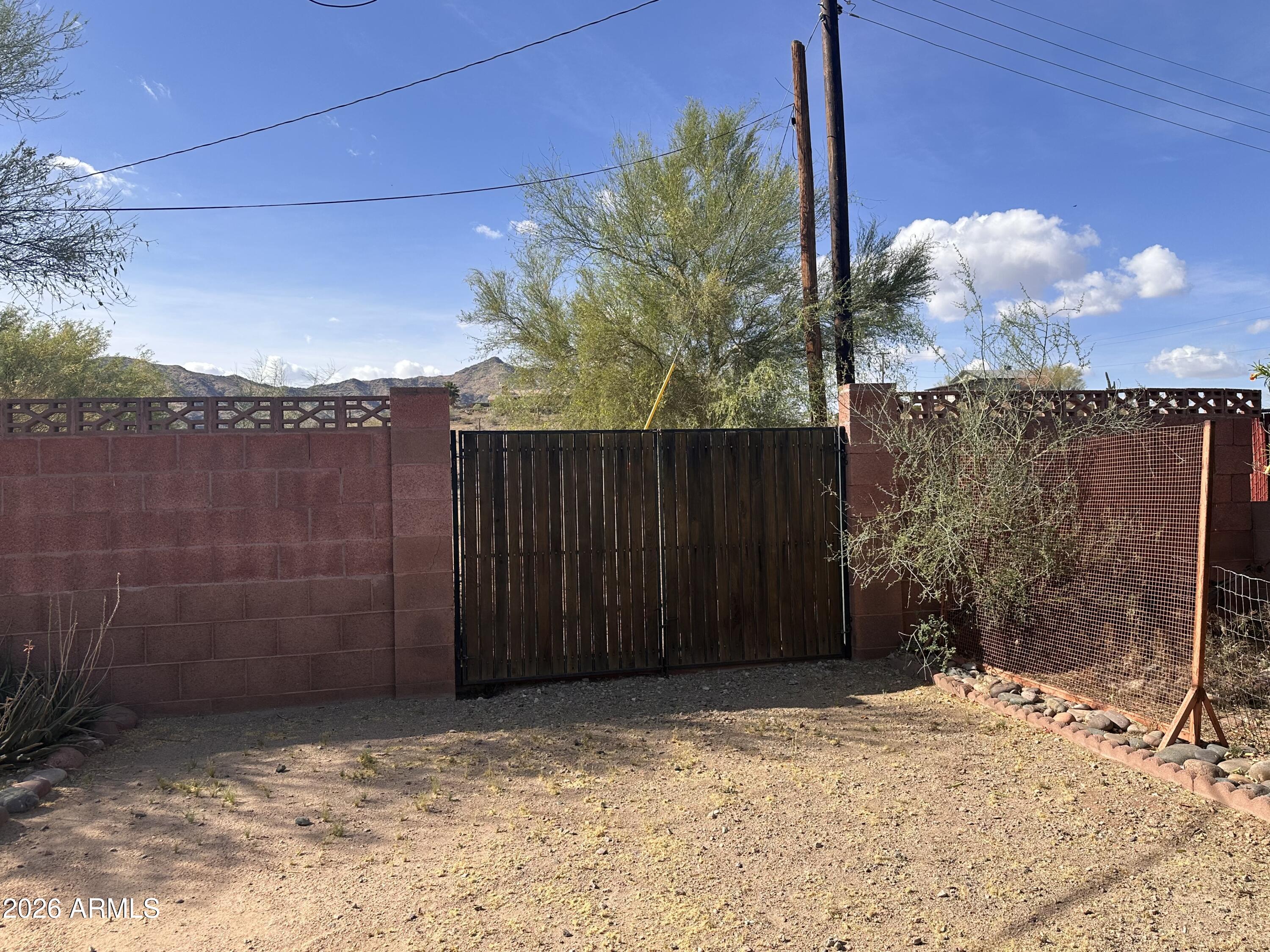2821 West Elliot Road Laveen, AZ 85339 - Photo 78 of 92 a view of a backyard of a house
