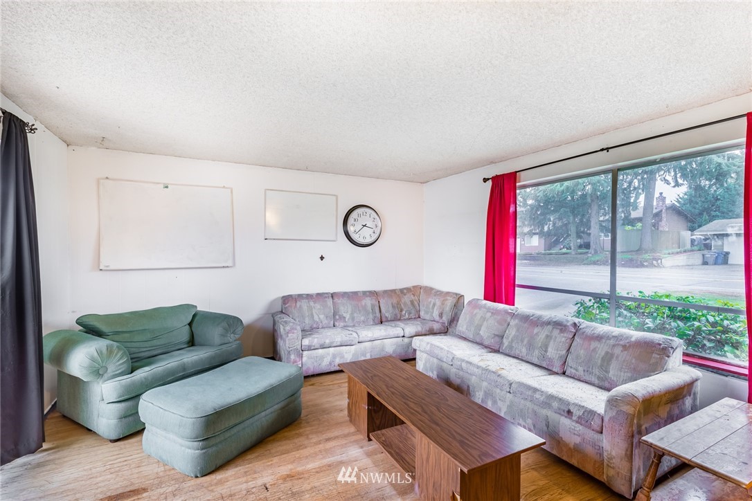 927 Reiten Road Kent, WA 98030 - Photo 5 of 24 Gallery Image 5