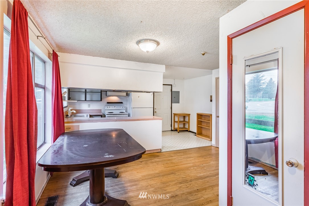 927 Reiten Road Kent, WA 98030 - Photo 7 of 24 Gallery Image 7