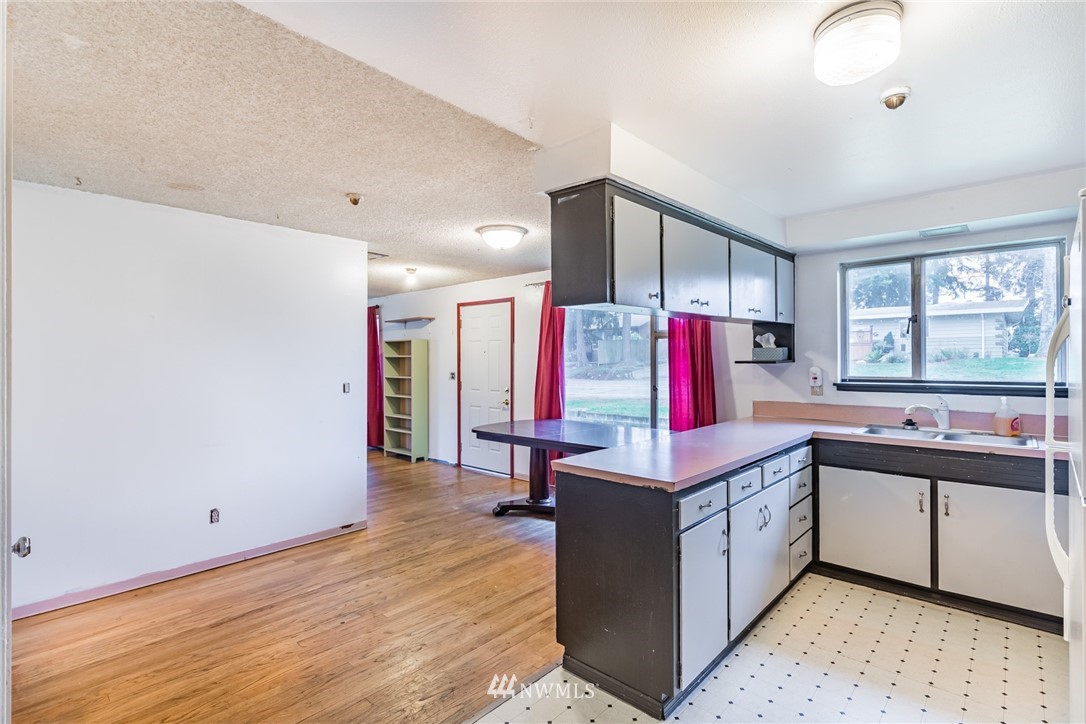 927 Reiten Road Kent, WA 98030 - Photo 10 of 24 Gallery Image 10