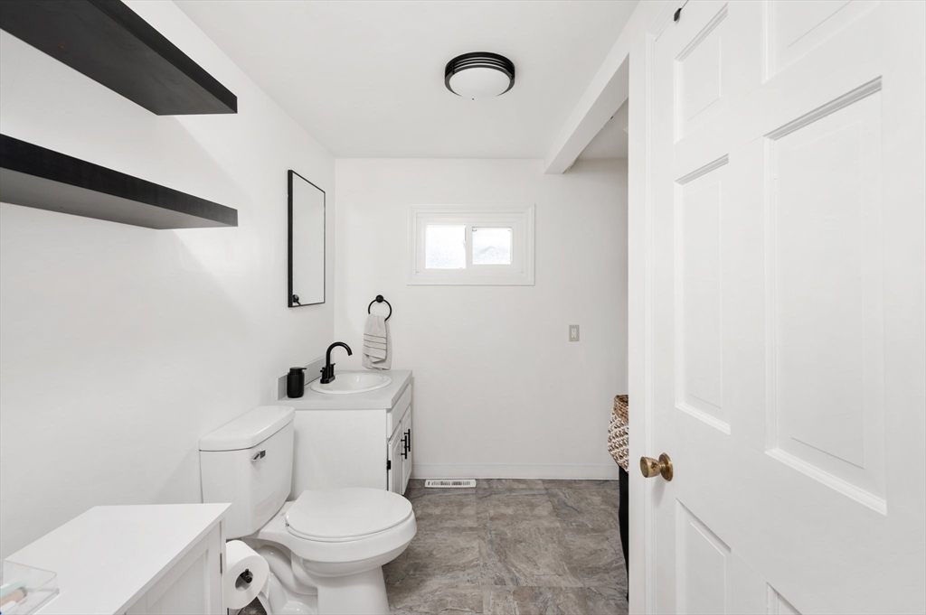 18 Wyola Road Hull, MA 02045 - Photo 8 of 26