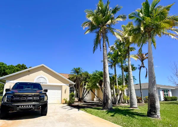 $425,000 | 751 Southeast Starflower Avenue, Port St. Lucie, FL 34983