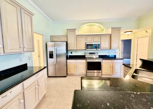 $425,000 | 751 Southeast Starflower Avenue, Port St. Lucie, FL 34983
