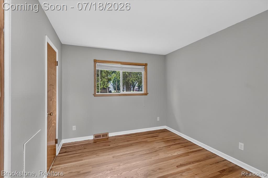 7176 Perry Lake Road Clarkston, MI 48346 - Photo 16 of 46 Gallery Image 16