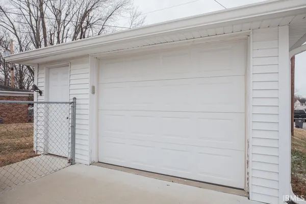 $999 | 1712 North Alvord Boulevard, Evansville, IN 47711