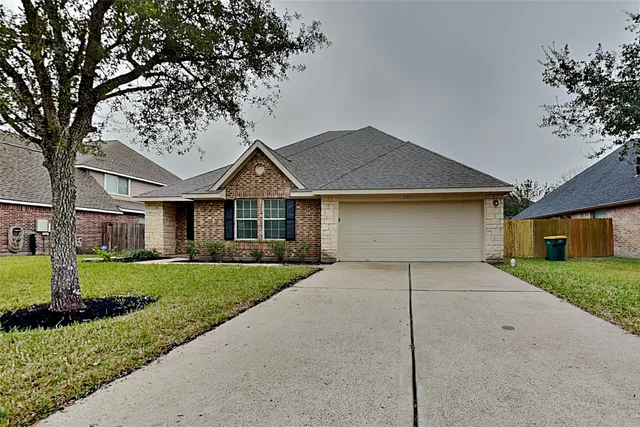 $2,500 | 3701 Oak Crossing Drive, Pearland, TX 77581