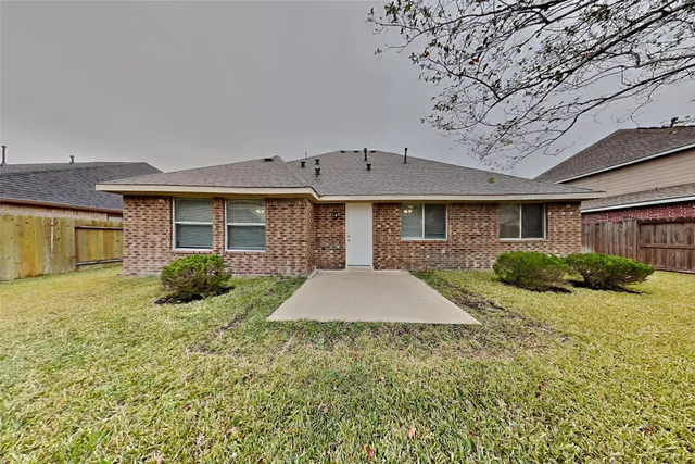 $2,500 | 3701 Oak Crossing Drive, Pearland, TX 77581