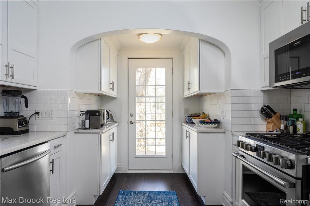 31 Sylvan Avenue Pleasant Ridge, MI 48069 - Photo 13 of 22 Kitchen With Back Entrance