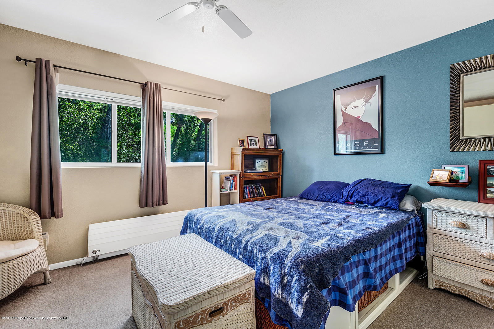 323 Park Avenue, Unit I3 Basalt, CO 81621 - Photo 7 of 10 a bedroom with a large bed and a book shelf