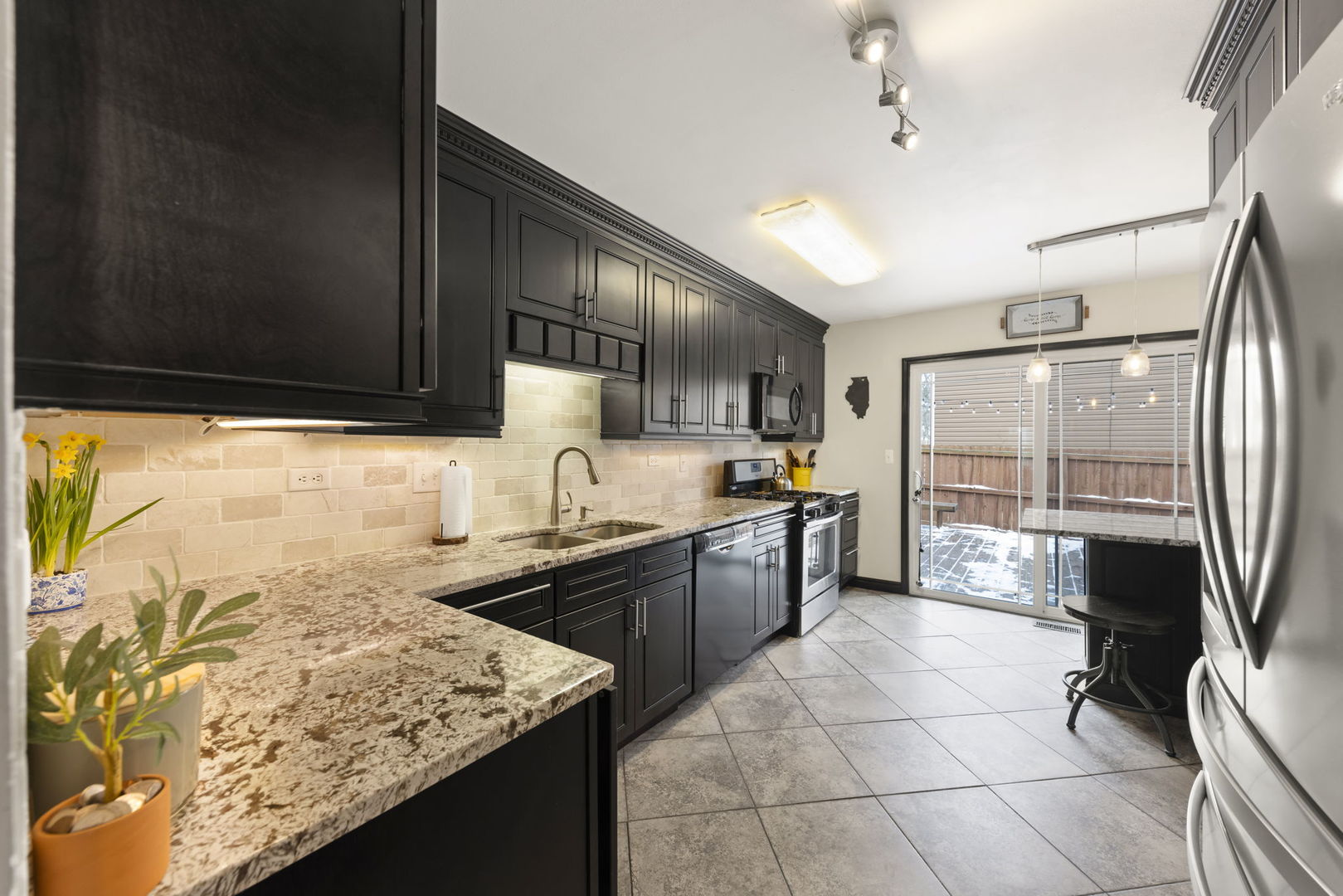 2630 White Barn Road Aurora, IL 60502 - Photo 7 of 53 Gallery Image 7